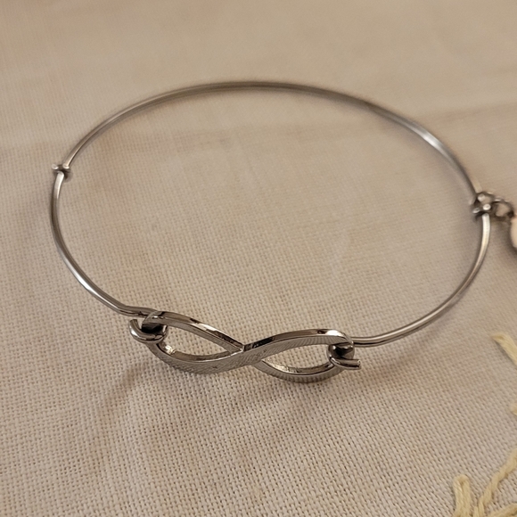 Jilzara Infinity Bracelet - Picture 1 of 3
